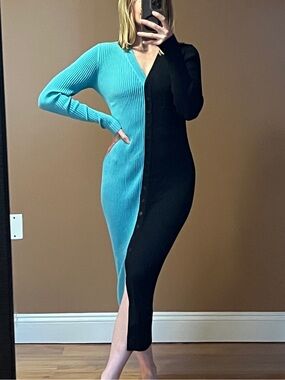 STAUD Black & Teal Rib-Knit Colorblock V-Neck Midi Dress